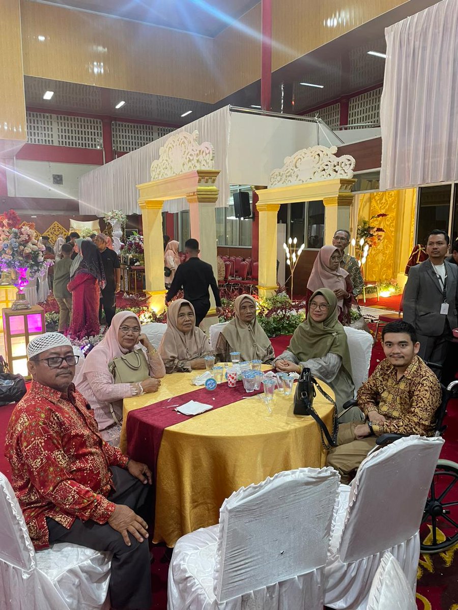 hadyabulake's tweet photo. Alhamdullillah...masih bisa hadir menghadiri pernikahan adib dan odelia. https://t.co/tO0LqEzcDV