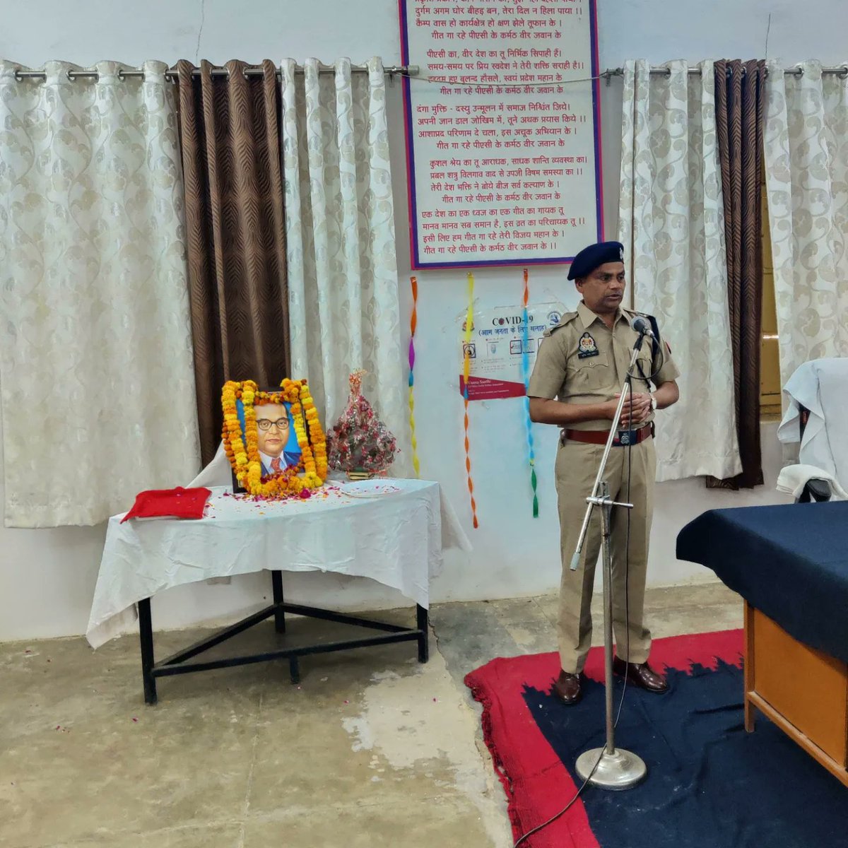 SPRural_Mathura's tweet photo. मेरे द्वारा बाबा साहब भीमराव अम्बेडकर के दृष्टिकोण, उनकी मानववादी  विचारधारा, शोषित,  पीड़ित समाज का विकास करने के उनके उद्देश्य तथा मानवीय अधिकार दिलाने के उनके चिन्तन तथा स्वतंत्रता, समानता, बंधुता व न्याय दिलाने के दर्शन के संबंध में विचार व्यक्त किए गए l

सुरेश चंद्र रावत https://t.co/bGmxyAZwPP