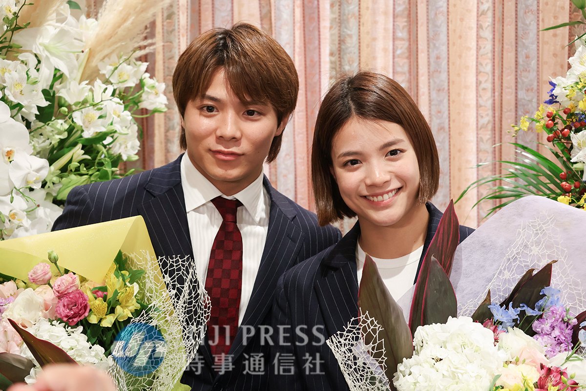 jiji_shashinbu's tweet photo. #パリ五輪 の #柔道 代表に選ばれている男子６６キロ級の #阿部一二三 と、妹で女子５２キロ級の #阿部詩 の壮行会が１４日、地元の神戸市で行われました。
記事はこちら→https://t.co/9V7YBXEPED https://t.co/dCREhIORC6
