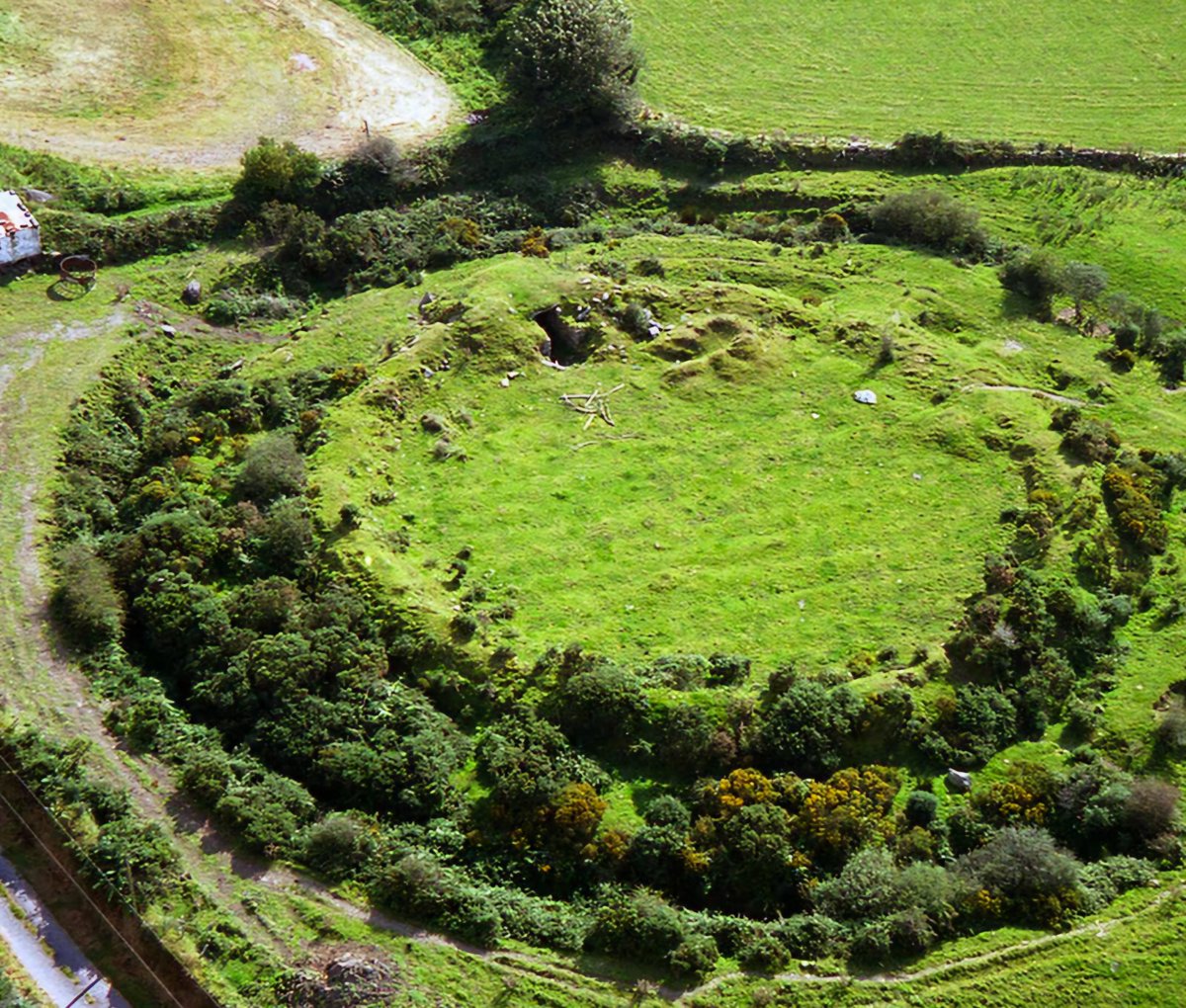 The Fairy Fort. One rule here, 'you can look, but you better not touch.' It is considered very unlucky to remove anything from a Fairy Fort. #Ireland ##FolkloreSunday
