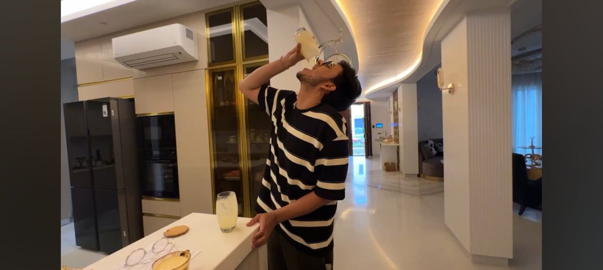 tanviichoudhary's tweet photo. Aur isi ke saath #TriggeredInssan ne #AbhishekMalhan ka mango shake pee liya πβπ½
#PandaGang https://t.co/1sJgArkGSa