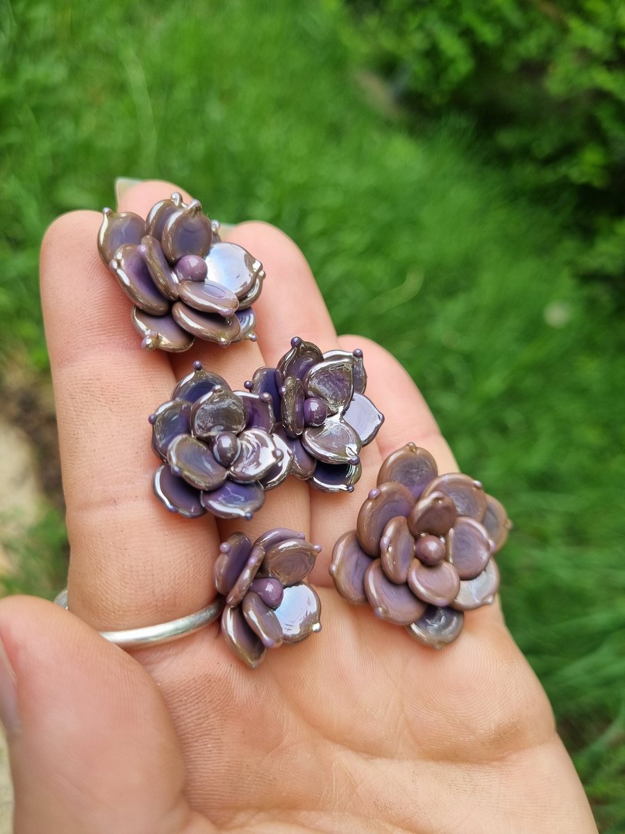 🌿 Bonjour 👋🏻 Succu'plante violette en approche 👀 Pièce en verre faite à la main)