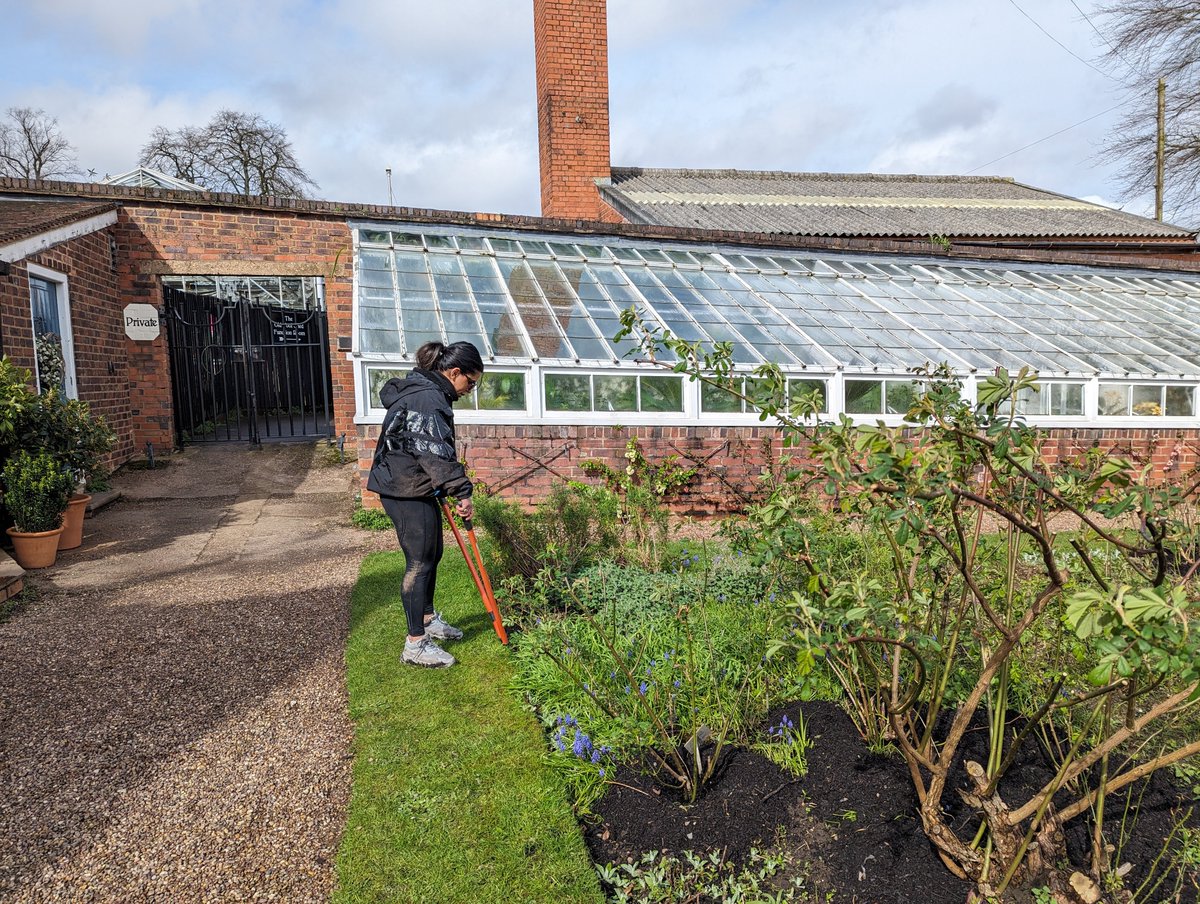 As we celebrate National Gardening Day, we're taking a moment to appreciate the wonders of nature! 🌻 Our recent volunteering day at @winterbournehg had the team rolling up their sleeves and diving into the soil! #EdgbastonParkHotel #NationalGardeningDay