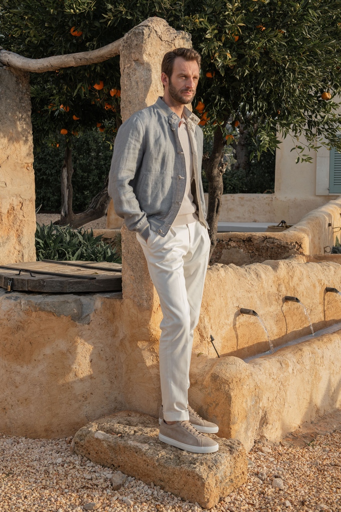 Reversible Bomber Jacket: Its luxurious linen construction and reversible design ensure effortless style, while the ribbed cuffs and hem add a touch of sporty sophistication. piniparma.com/products/grey-… #piniparma #bomberjacket #madeinitaly #italianmade #sartorial #sporty #italian