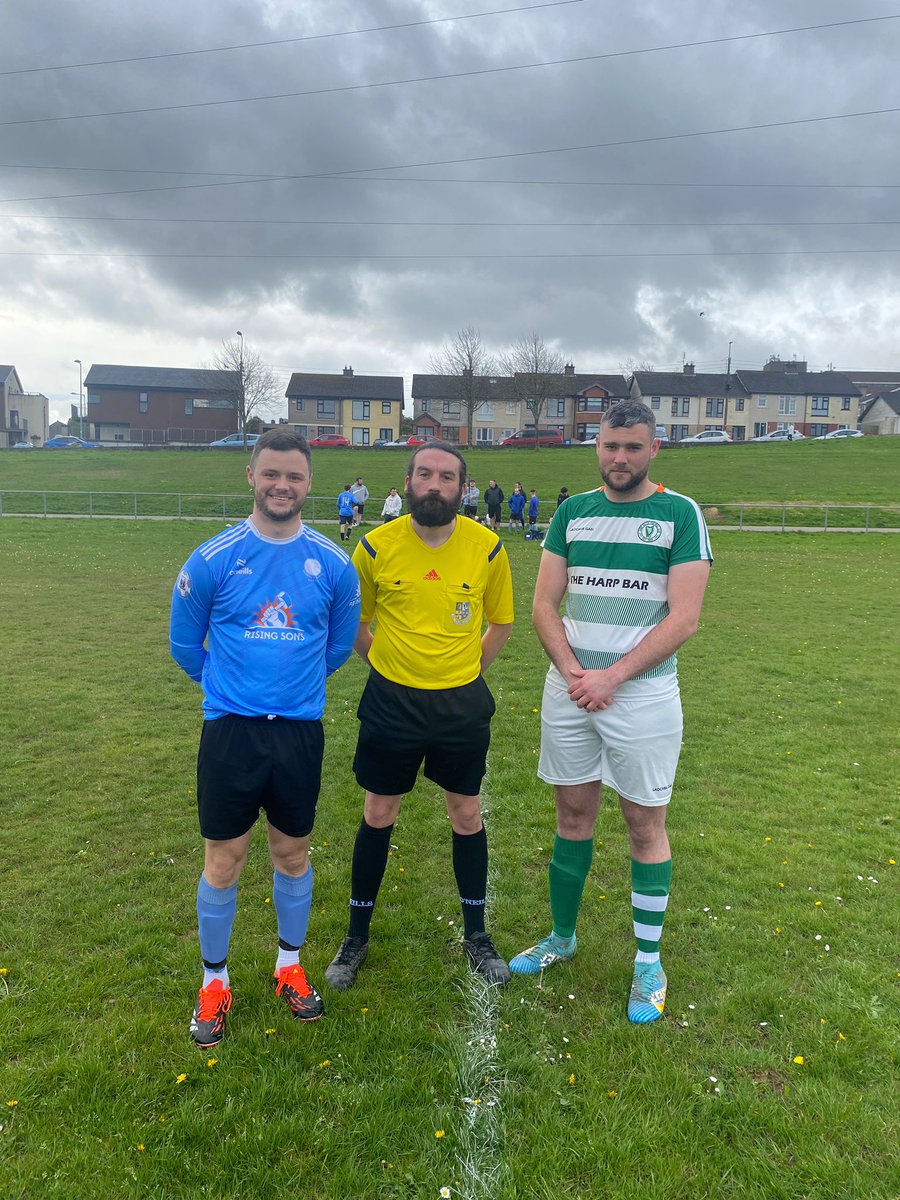 Parkview captain Roy Hartigan Referee Conchúr O Conghaile Harp captain Troy Flavan