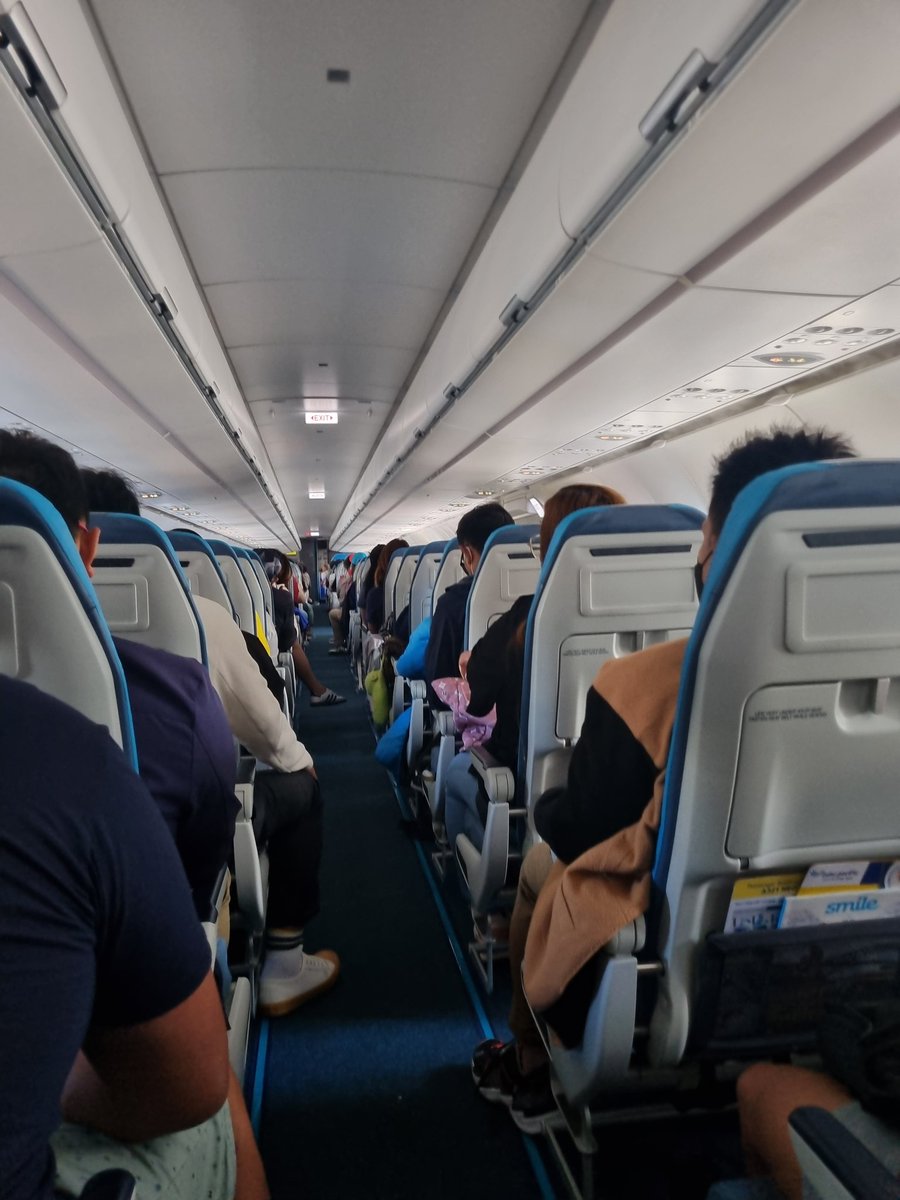 🇵🇭 🇵🇭 What a FANTASTIC idea! The seats on Cebu Pacific do NOT recline. Idiots in front of you cannot steal your legroom. I wish every airline did this! #cebu #cebuphilippines🇵🇭 #Philippines #philippines🇵🇭 #thephilippines #cebupacific #Filipino #filipina #filipinas🇵🇭