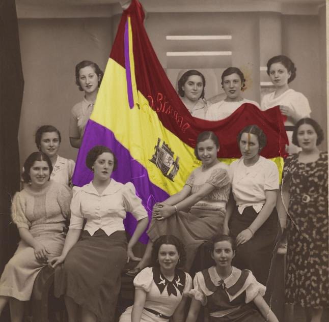 Muchas razones avalan a la II República como una de las mejores épocas de nuestro país. Pero yo me quedo con una, me quedo con la Libertad de las Mujeres. Nunca habían sido tan libres hasta entonces… República siempre será Libertad, un sueño que existió. Viva el 14 de abril!