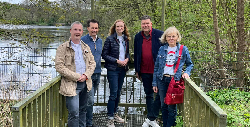 BernerBote's tweet photo. Das #Überschwemmungsgebiet #BernerAu wird besser vor Hochwasser geschützt. Der Bund fördert im Rahmen des „Aktionsprogramms zum Natürlichen #Klimaschutz“ den Hochwasserschutz in #Sasel durch das Anlegen neuer #Retentionsflächen.

https://t.co/9dphZqIJnM

#Farmsen-#Berne https://t.co/OAzkBamG8U