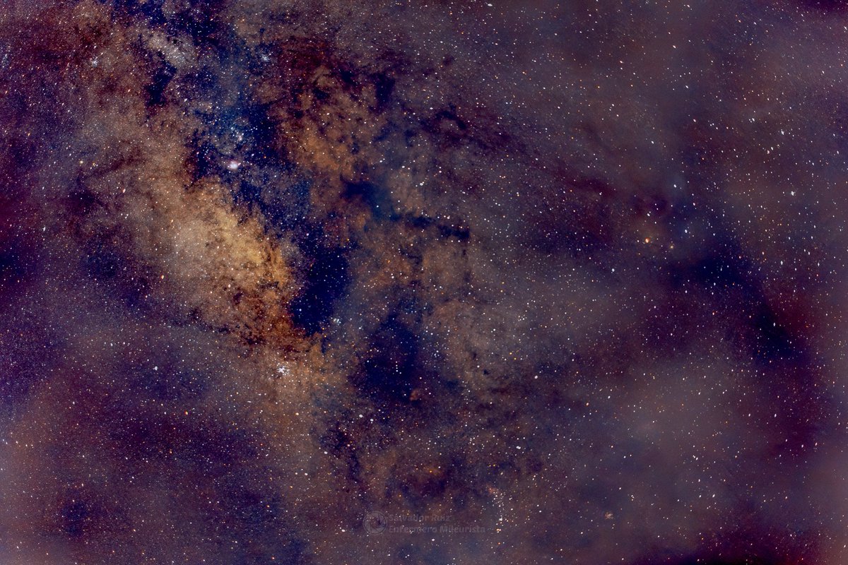 duemileurista's tweet photo. Mi primera foto del centro galáctico en esta temporada. Muy mejorable, pero me ha servido para ir matando el gusanillo 😁.
120x5" + tomas de calibración, 24mm (pancake), f/2.8, ISO 3200, filtro #Astroklar, Bortle 6.
#SiriL, #TopazDenoise, #AffinityPhoto y #Lightroom. https://t.co/q0nxGIkSAC
