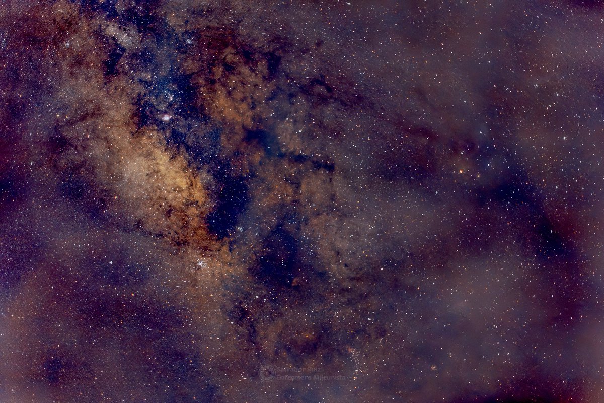 Mi primera foto del centro galáctico en esta temporada. Muy mejorable, pero me ha servido para ir matando el gusanillo 😁.

120x5' + tomas de calibración, 24mm (pancake), f/2.8, ISO 3200, filtro #Astroklar, Bortle 6.
#SiriL, #TopazDenoise, #AffinityPhoto y #Lightroom.