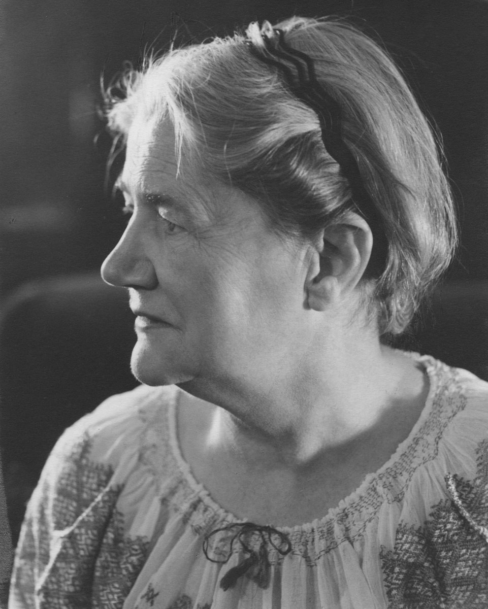 Elizabeth Casson, a pioneer of occupational therapy in the UK, was born 143 years ago today. 🎂 It's just over a week until our Elizabeth Casson Memorial Lecture, held in her honour, on 24 April with @KatrinaBannigan Find out more: loom.ly/UnJWC7M #RCOTCasson