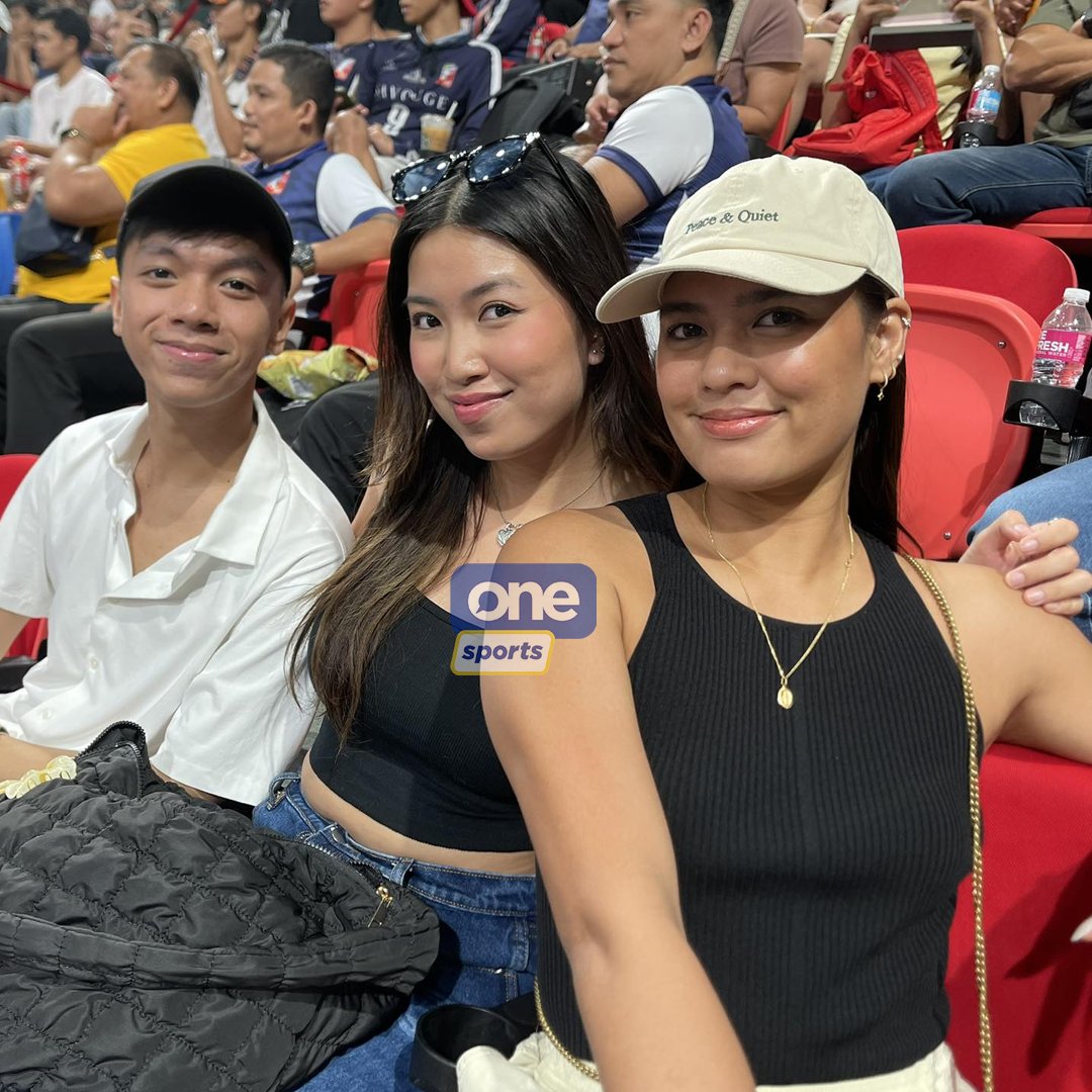 The Creamline Cool Smashers alongside Akari Chargers' Ced Domingo and Choco Mucho Flying Titans' Maddie Madayag and Bia General are present at the PhilSports Arena to watch the epic clash between Cignal and Criss Cross in this #SpikersTurf Saturday offering.