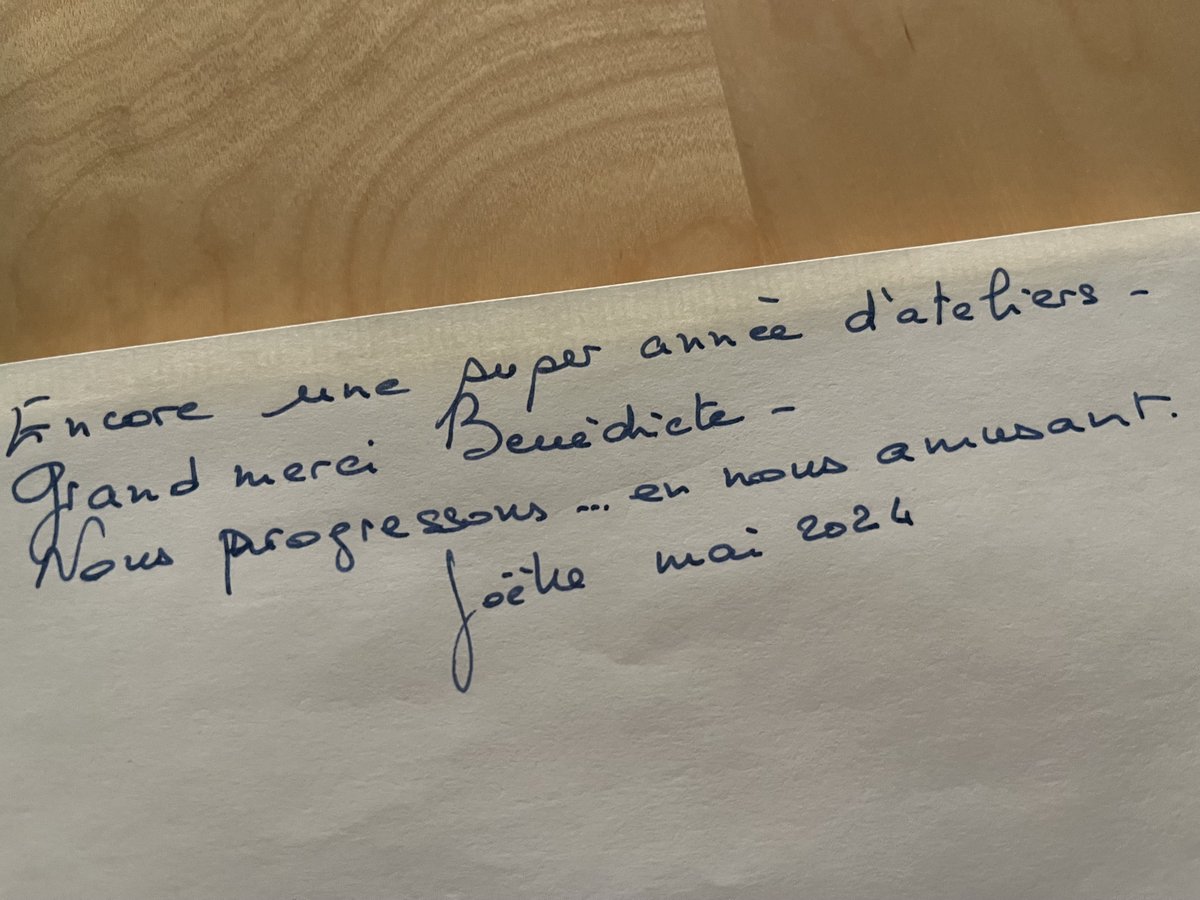 NOTABENEcom's tweet photo. Souvenirs souvenirs hier après-midi en atelier d'écriture sur la nostalgie. Bravo pour vos textes tout en sensibilité et merci pour les jolis retours sur le Livre d'or 🙏🙂 https://t.co/Psvbqk6cvJ