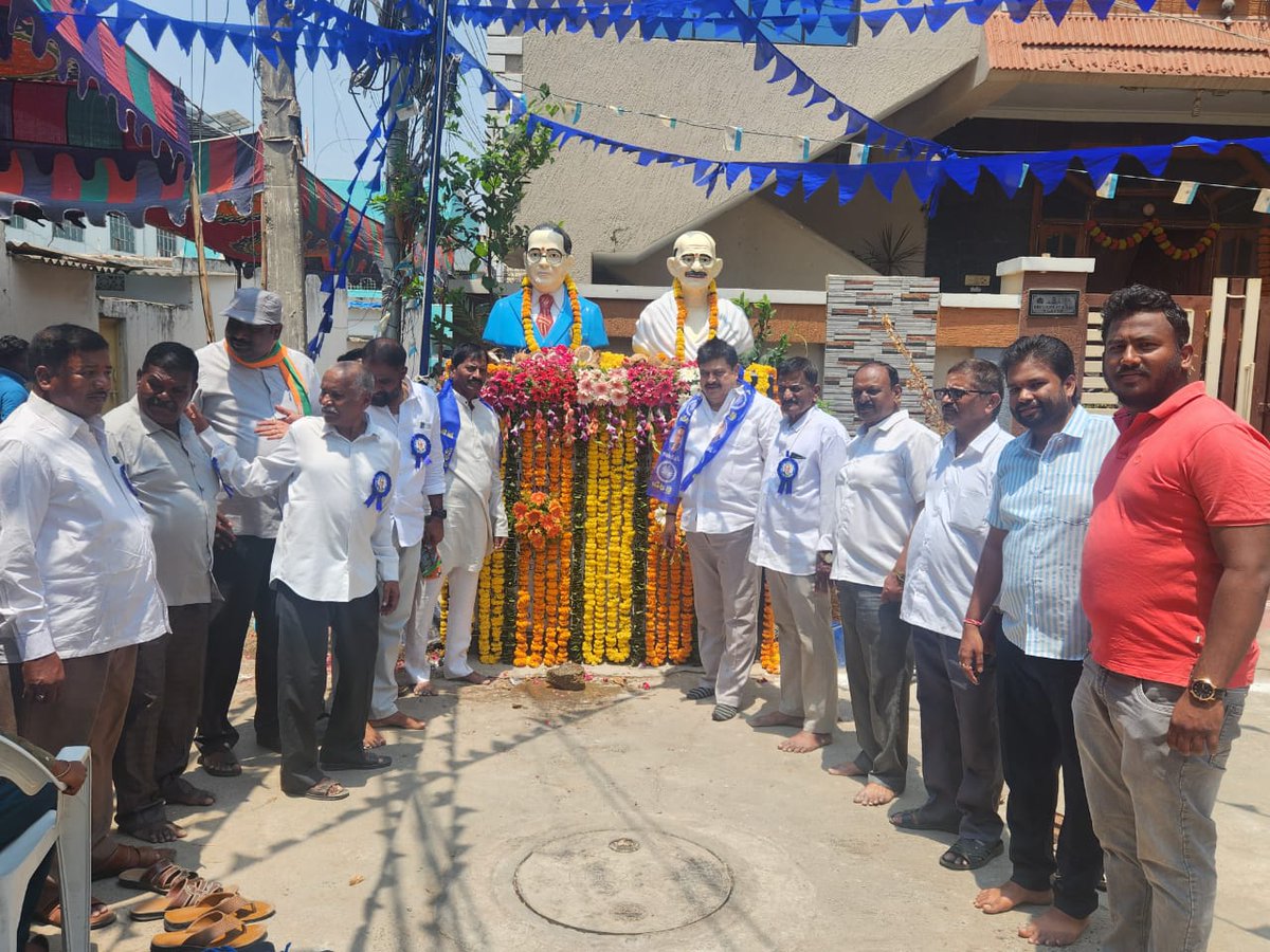 లోక్ సభ ఎన్నికల ప్రచారంలో భాగంగా ఈరోజు మల్కాజిగిరి, ఉప్పర్ గూడాలో ఇంటింటి ప్రచారం నిర్వహిస్తూ, #BJP కి ఓటేయాలని అభ్యర్థించడం జరిగింది. #LokasabhaElection2024 #Malkajgiri #ModiAgainIn2024