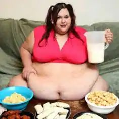 lixchaekcals's tweet image. yo: en abril empieza la anorexia 
yo en lo que va de la mitad del mes: