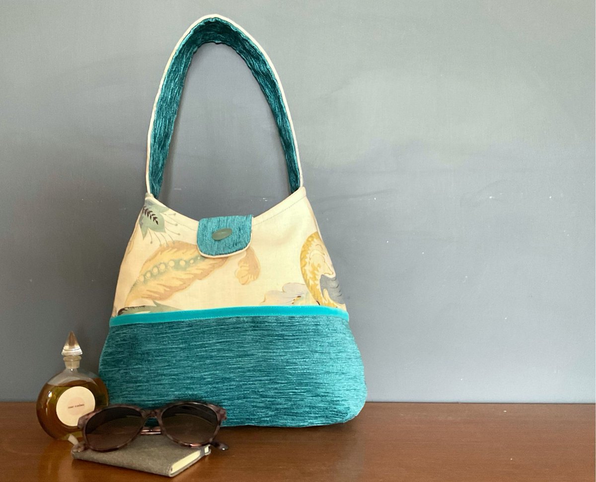 A corker of a Girly Bag here in a constant favourite of teal. Don’t miss out, as a one off once it’s gone, it’s gone #UKGiftAM #MHHSBD #SBS buff.ly/2F1nKi1