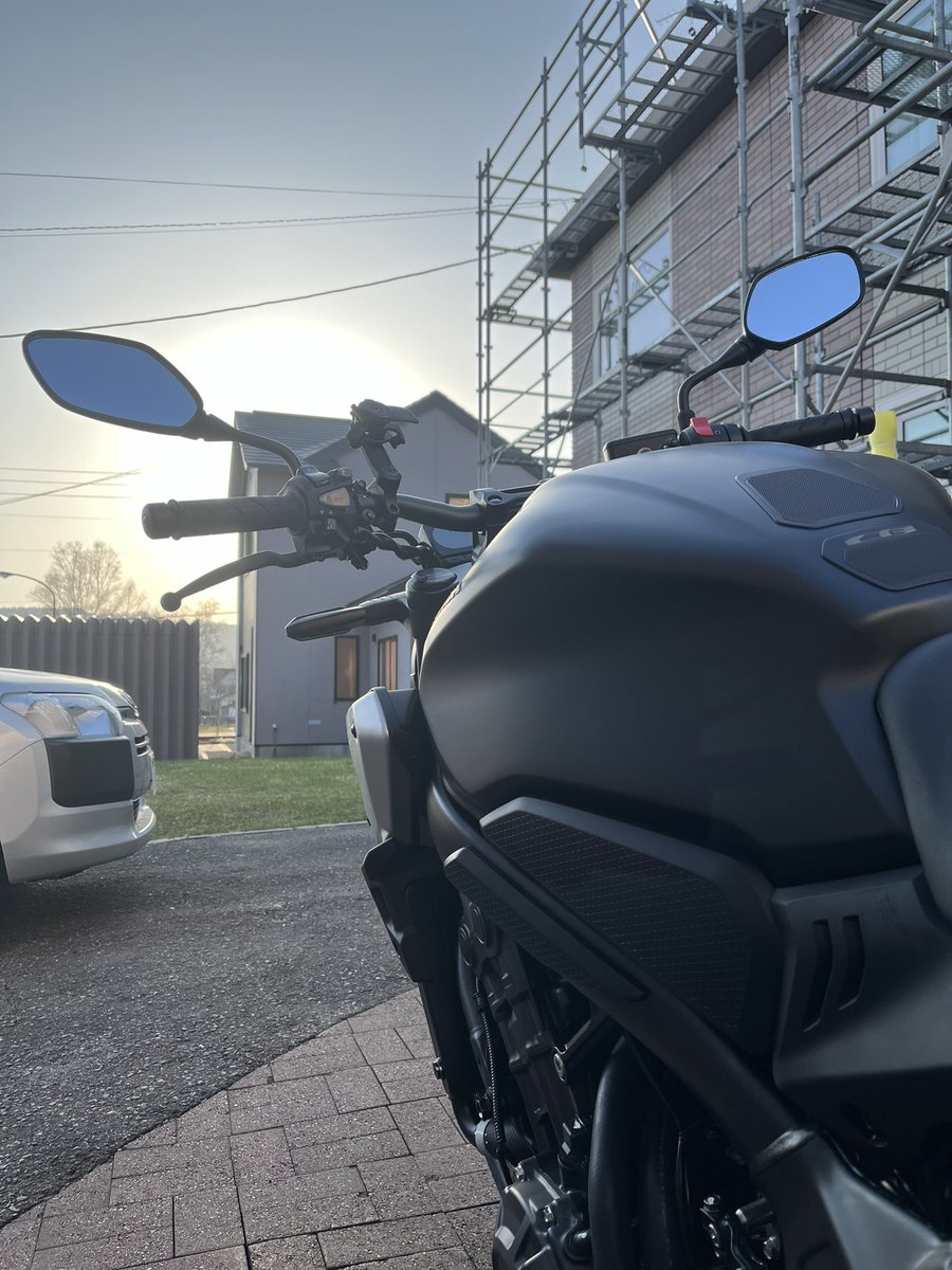 RoueieuoR's tweet photo. 洗車してピカ���カになったので格納した、また週末遊ぼうな https://t.co/ljwueZxMMr