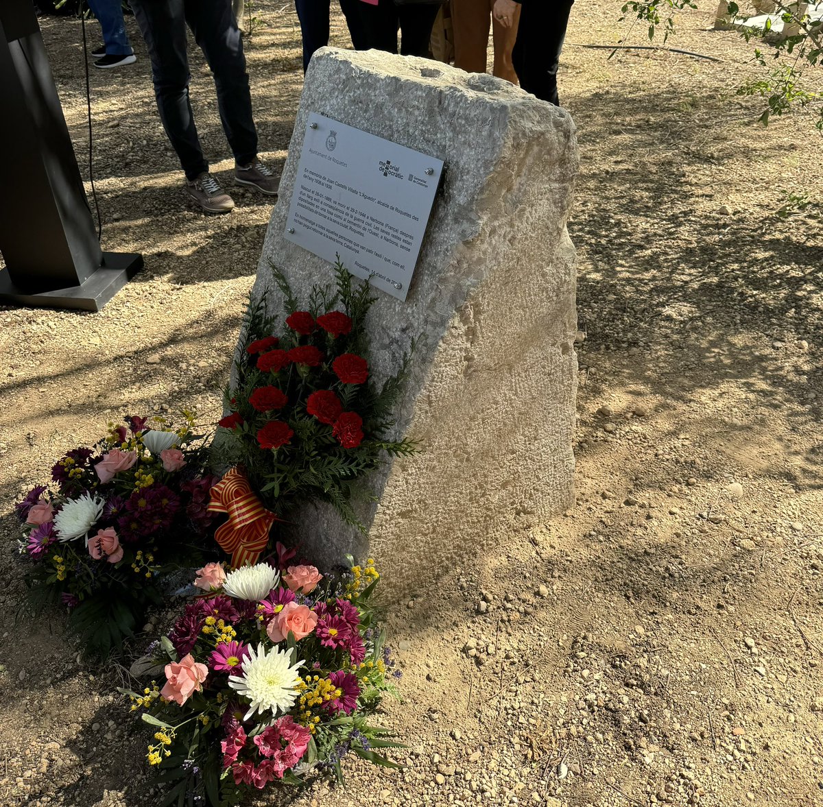 #Roquetes celebra avui el 174 aniversari de la seva independència. I ho fa posant en valor el seu compromís amb la memòria democràtica i agraint el llegat de l’alcalde republicà Joan Castells, assassinat pel feixisme i enterrat a Narbona. No perdem mai la memòria! #republica