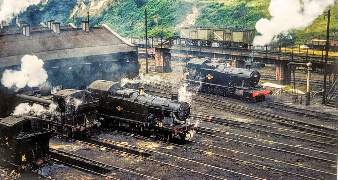 Duffryn Yard shed Port Talbot, July 1961. In the yard are two locally allocated pannier tanks, plus 0-6-2T No.5691 from Treherbert and 2-8-0T No.5262 from Llanelli, the latter is reversing towards the turntable situated at the rear..! 📸R Smith