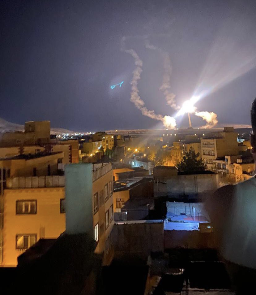 nurifato's tweet photo. #Teheran ha chiuso lo spazio aereo per 10 giorni. La guerra chiama altra guerra. La popolazione peró non sta con i #pasdaran,che sono cauti e confidano nel fatto che gli Usa frenino una reazione di #Netanyahu: per loro l’attacco è un ritorno di immagine #IranAttackIsrael #Iranian https://t.co/03dyesennv