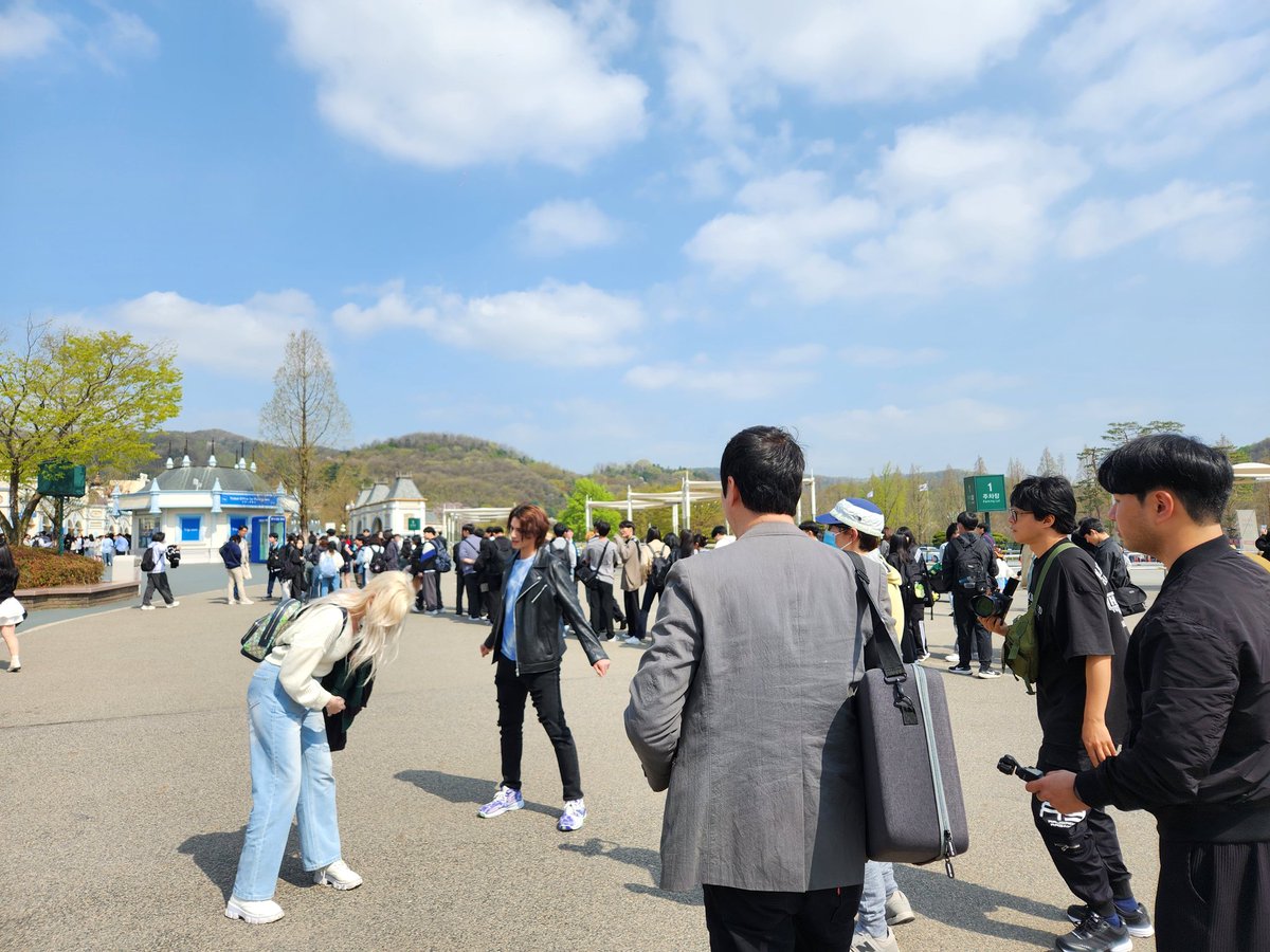 dst_official_'s tweet photo. Sk Btv 한국탐험대’ 비하인드 - 용인 에버랜드 편

이번에 하파엘이 '한쿡탐험대'에서 
에버랜드를 다녀왔어!!!!! 
기구도 많~~~이 타고 교복도 입고!!!
다양한 경험을 하고 왔어🤭🤭

이런 다양한 모습과 하파엘의 리액션을
'SK Btv 한국탐험대' 에서 만나요👋 https://t.co/9XAwidpyLv