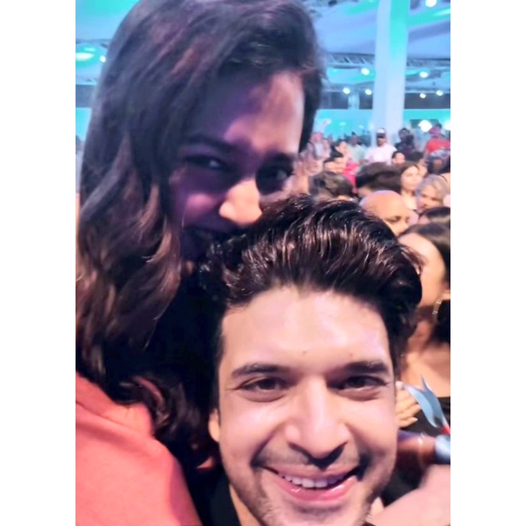 janhavi188's tweet photo. Surprise happiness (teju ka kamal) ❤️🧿 @itsmetejasswi @kkundrra
#TejRan #KaranKundrra #BestGirlFriend #TejasswiPrakash #TejRanFam https://t.co/pWK9rpGzAk