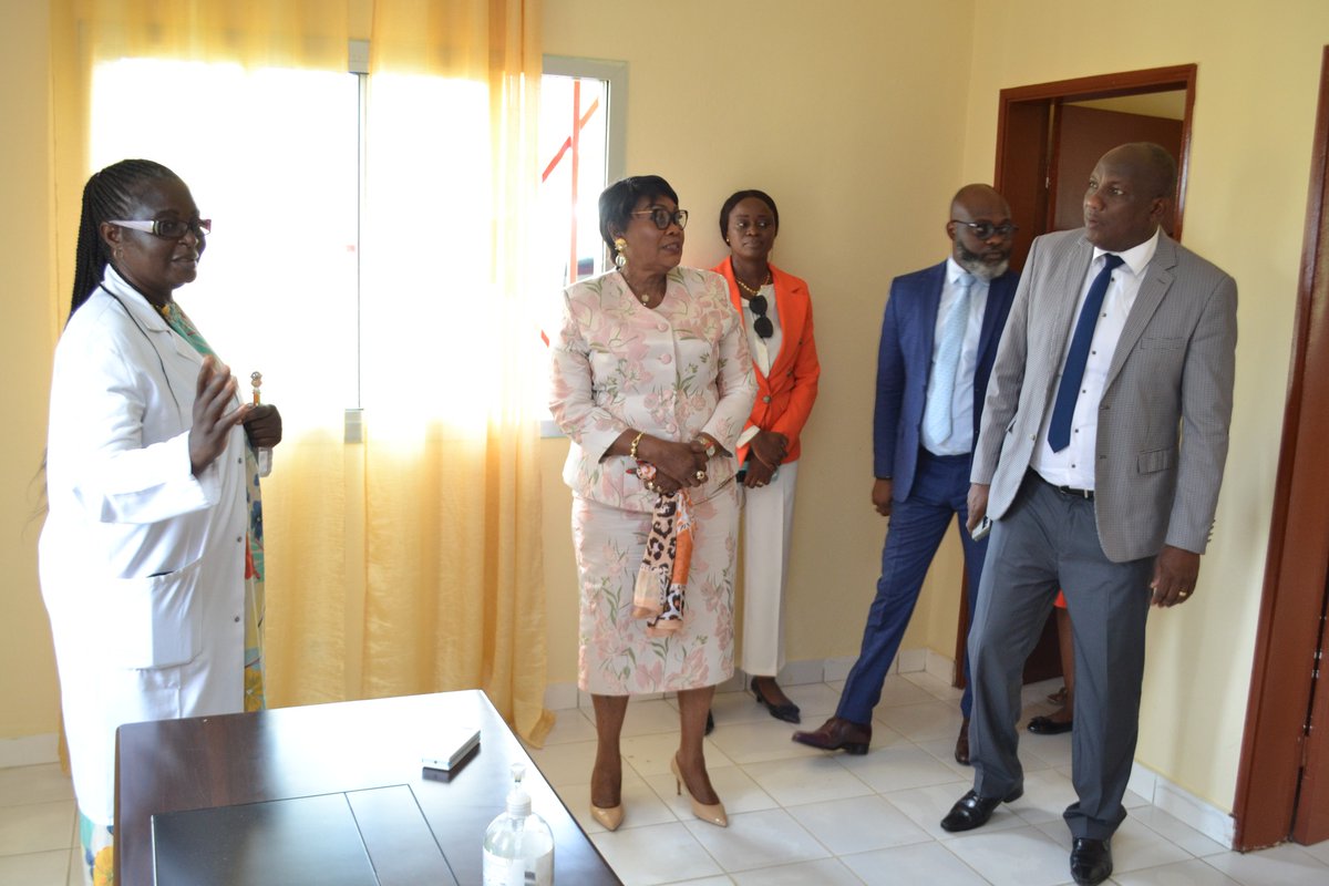 [#Inspection des Centres de Santé à Libreville : Des lacunes mises en lumière et des solutions envisagées] Madame Lucienne OGOUWALANGA AWORE, Déléguée Spéciale Adjointe 3, accompagnée du DG Santé et son adjoint, a réalisé une visite sur le terrain le jeudi 11 avril 2024.