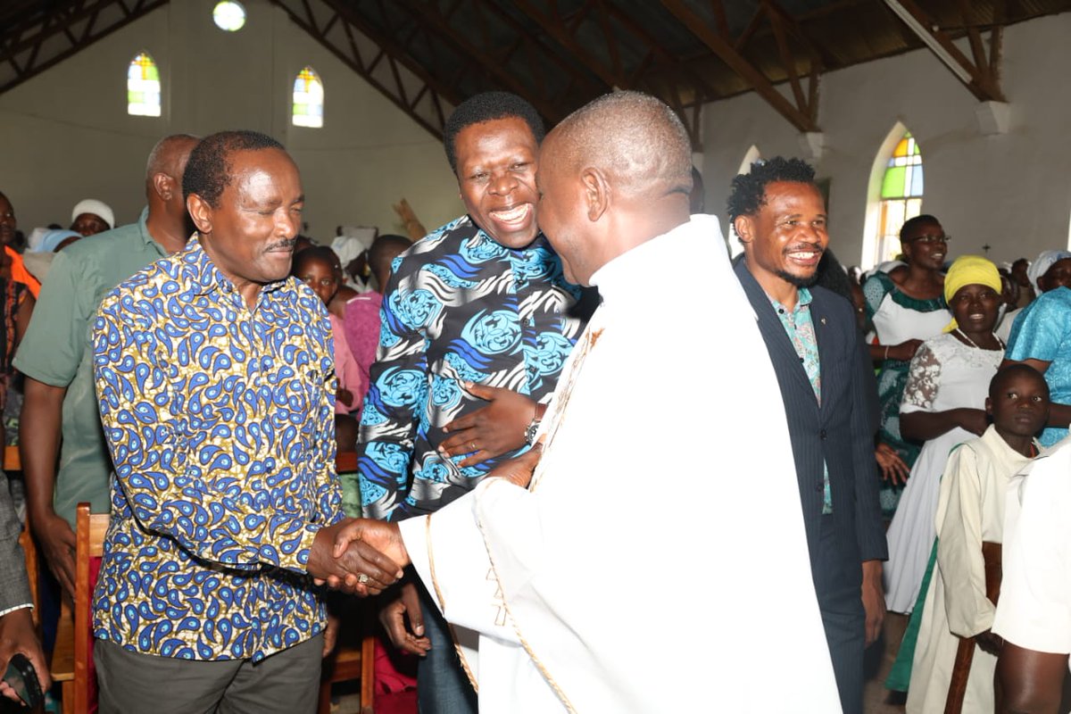 skmusyoka's tweet photo. 1/2

Earlier today, I joined worshipers at the St. Luke's Catholic Church in Bumini, Mumias East constituency, Kakamega county.

The message on principled leadership was timely particularly given the state of the nation, the Healthcare crisis and the Fake Fertilizer scam that can only be called economic sabotage.

As Azimio La Umoja One Kenya Coalition - @TheODMparty Deputy PL @GovWOparanya, @DAP_Kenya PL @EugeneLWamalwa, @UsawaKwaWote PL @ItsMwangiWaIria, Kakamega Deputy Governor Ayub Savula, area MP @PeterSalasyah and Matungulu MP @StephenMule1 - we believe that leaders should be trustworthy, free of pride and arrogance, and be of service to the people.