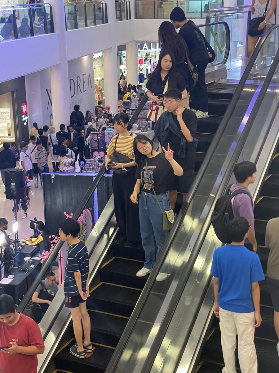 manila_quezon_'s tweet photo. 本日も無事にピックアップ終了。
女子中学生の生徒さんはマニラから関空へと無事に帰国されました😊
勉強だけではなく色んな経験を積んで😃
#バックワイズ
#backwise https://t.co/EKiHMCLQVQ