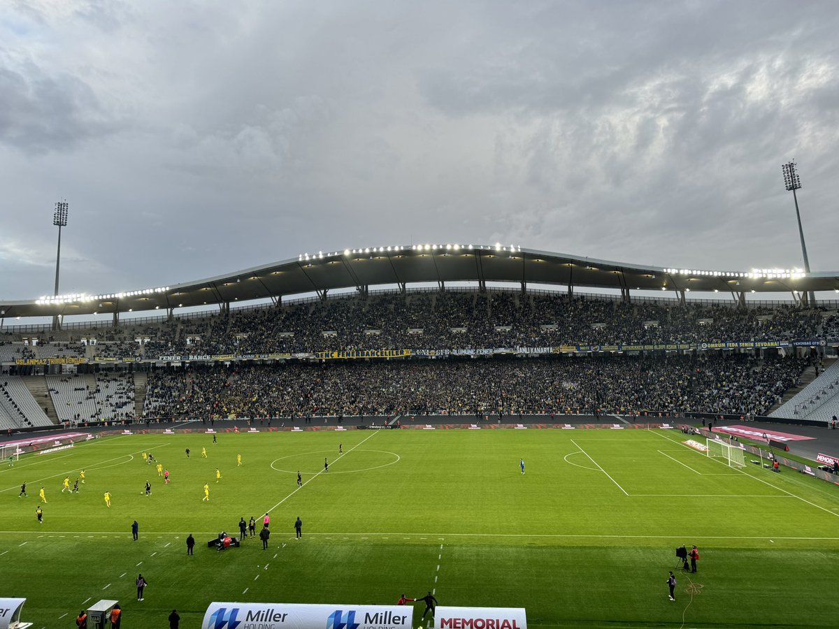 Fenerbahçe'nin Karagümrük ile Olimpiyat stadyumunda oynayacağı maç için Fenerbahçe taraftarına 21.500 bilet ayrılırken bu biletlerden 9000 tanesi satıldı.