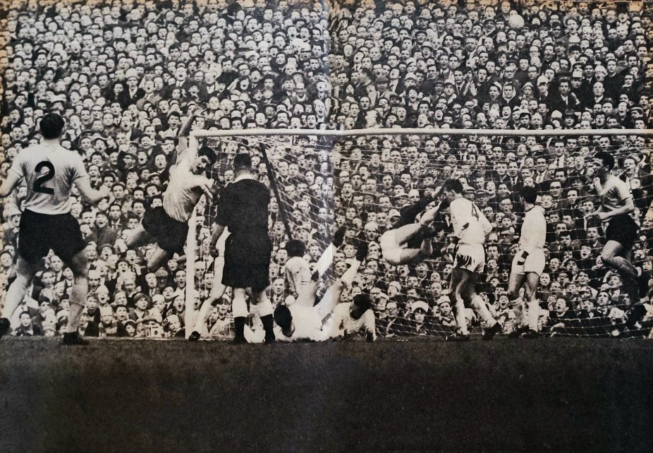 ... bought an old 'Charles Buchan Soccer book' from 1964 at a vintage bookstore in Tunbridge Wells the other day ... in it this great pic ... packed terraces at Old Trafford ... 63,700 were there ... Feb 1964 ... FA Cup 6th Round ... MUFC - Sunderland ... 3-3 ... @UtdBeforFergie