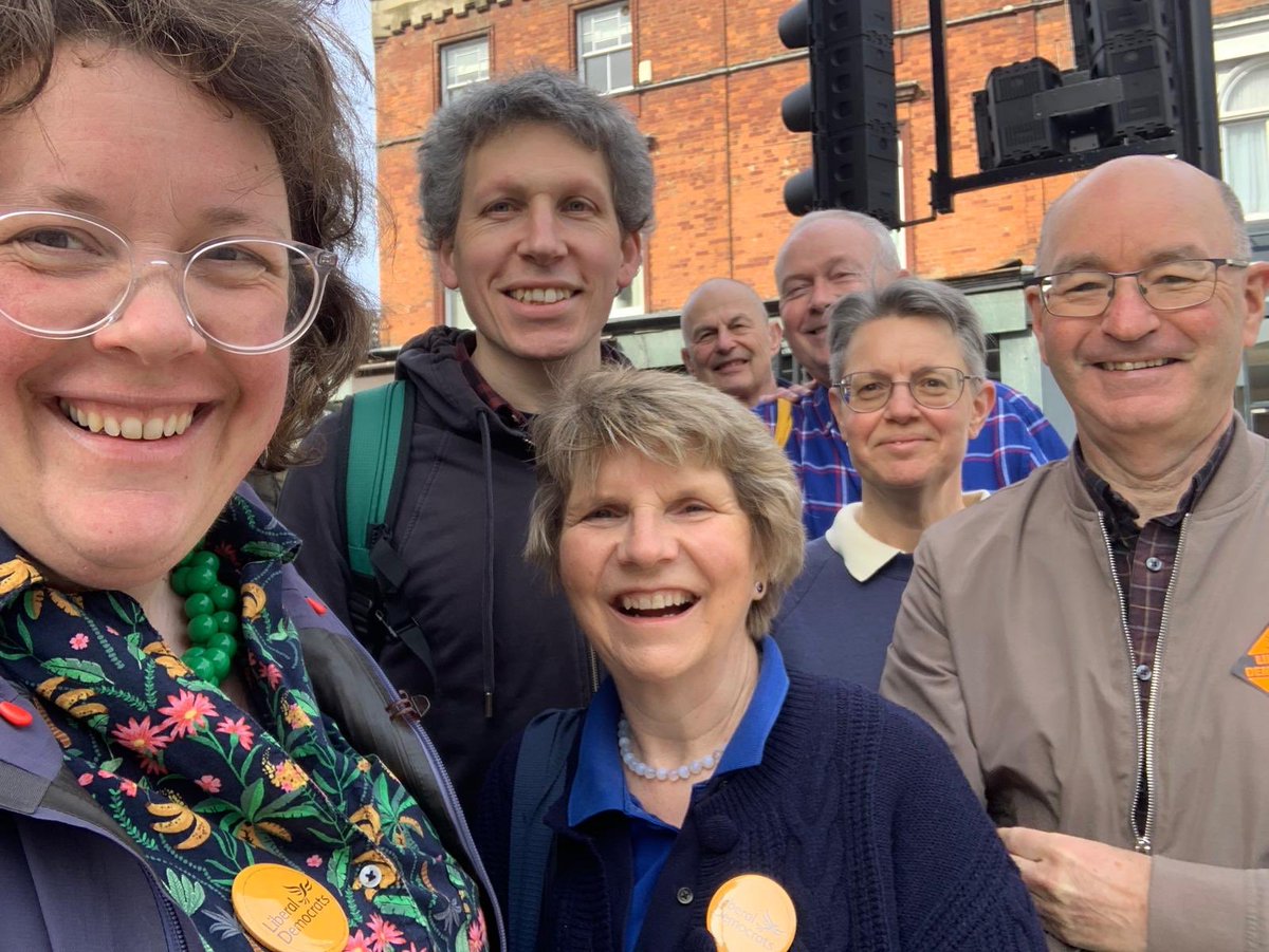 First team of campaigners out in Frognal this morning for @LondonLibDems and @sarahcreates. Looking forward to a good day listening to voters!