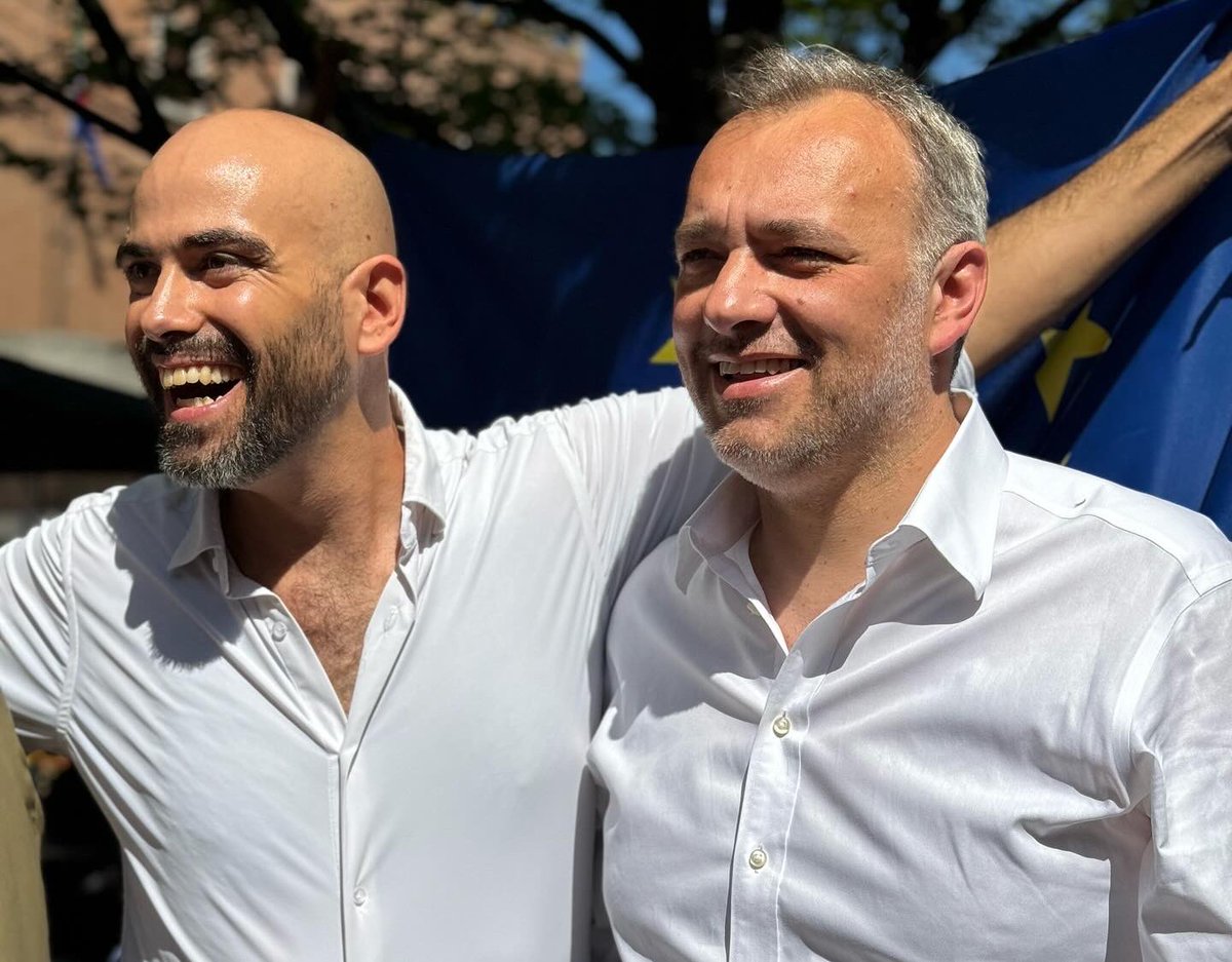 MatteoRichetti's tweet photo. Oggi è un gran giorno: ritrovo un amico, un sindaco eccezionale dell’#EmiliaRomagna che sceglie di entrare in @Azione_it al termine di 10 anni di un mandato ricco di innovazione, attenzione all’ambiente, alle famiglie e all’impresa. https://t.co/QQsVrU0rqQ