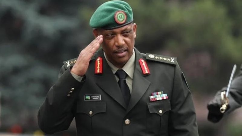 vidkingzfilmz's tweet photo. MENYA ABAGABA BAKURU B’INGABO Z’U RWANDA KUVA RWABOHORWA NA RPA

Kuva u Rwanda rwabohorwa n’ingabo za RPA Inkotanyi tariki ya 4 Nyakanga 1994, igisirikare cyarwo kimaze kuyoborwa n’abagaba bakuru barindwi uhereye ku ufite ipeti rya Major General kugeza ku rya General ryuzuye. https://t.co/D3gHXcTl7G