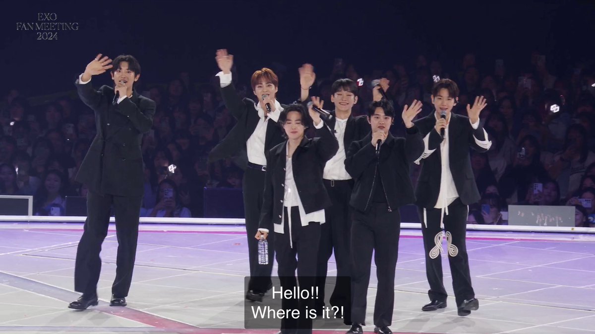 kokokbop's tweet photo. EXO waving to all sides of the stage again! 🥹 https://t.co/uJVuzCaiX8