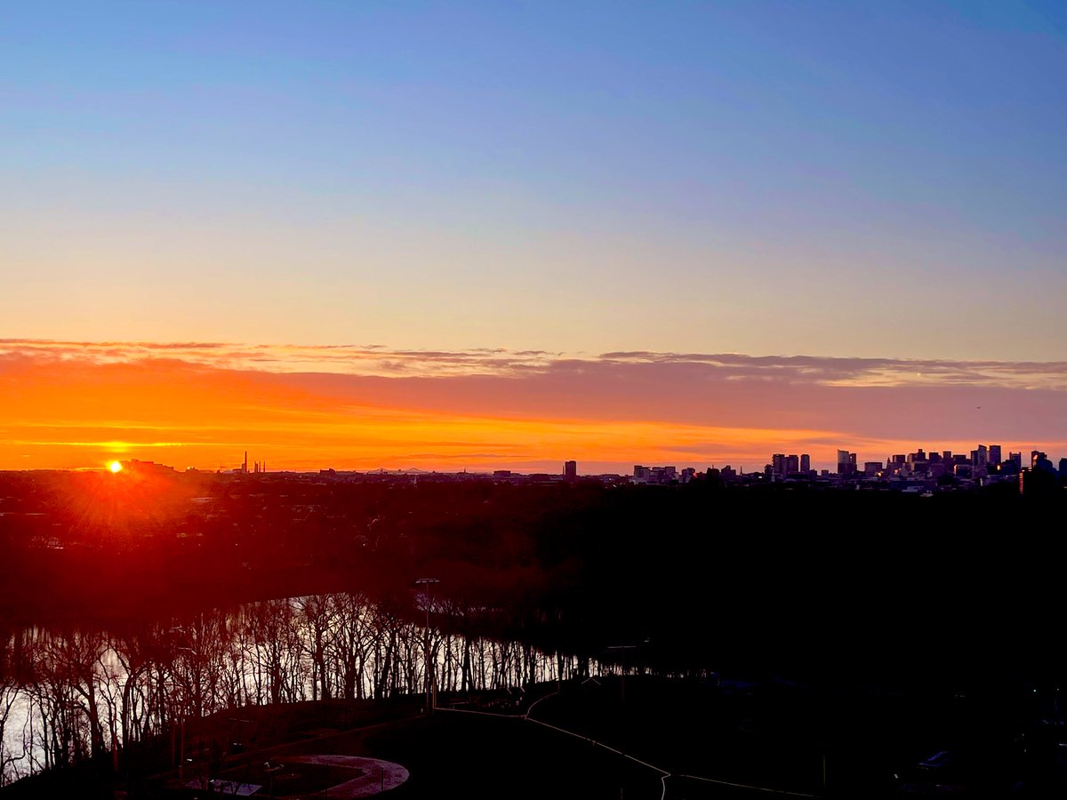 peterpayackpoet's tweet image. #Sunday #multicolored #Sunrise #Daybreak #Boston
#Skyline #clouds #FreshPond 
#Cambridge @ericfisher @Pamelanbcboston
@ShiriSpear
@Met_CindyFitz @laabs
@weatherchannel @PeteNBCBoston
@NewEnglandInfo @sarahwroblewski
#followingnecn @antoinetteA
@Pamelanbcboston
@growingwisdom