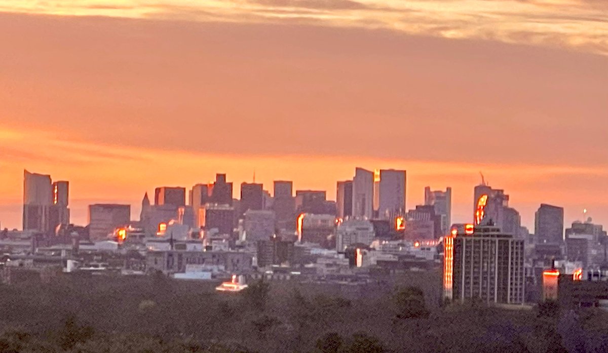 peterpayackpoet's tweet image. #Sunday #multicolored #Sunrise #Daybreak #Boston
#Skyline #clouds #FreshPond 
#Cambridge @ericfisher @Pamelanbcboston
@ShiriSpear
@Met_CindyFitz @laabs
@weatherchannel @PeteNBCBoston
@NewEnglandInfo @sarahwroblewski
#followingnecn @antoinetteA
@Pamelanbcboston
@growingwisdom