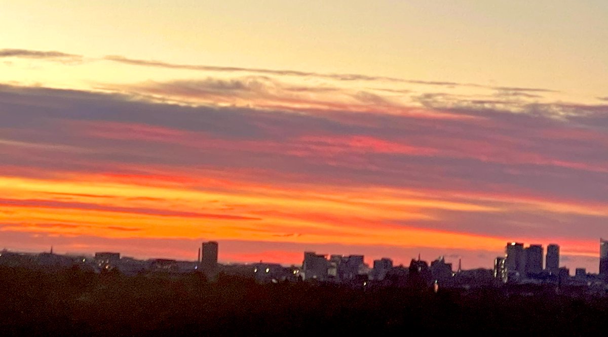 peterpayackpoet's tweet image. #Sunday #multicolored #Sunrise #Daybreak #Boston
#Skyline #clouds #FreshPond 
#Cambridge @ericfisher @Pamelanbcboston
@ShiriSpear
@Met_CindyFitz @laabs
@weatherchannel @PeteNBCBoston
@NewEnglandInfo @sarahwroblewski
#followingnecn @antoinetteA
@Pamelanbcboston
@growingwisdom