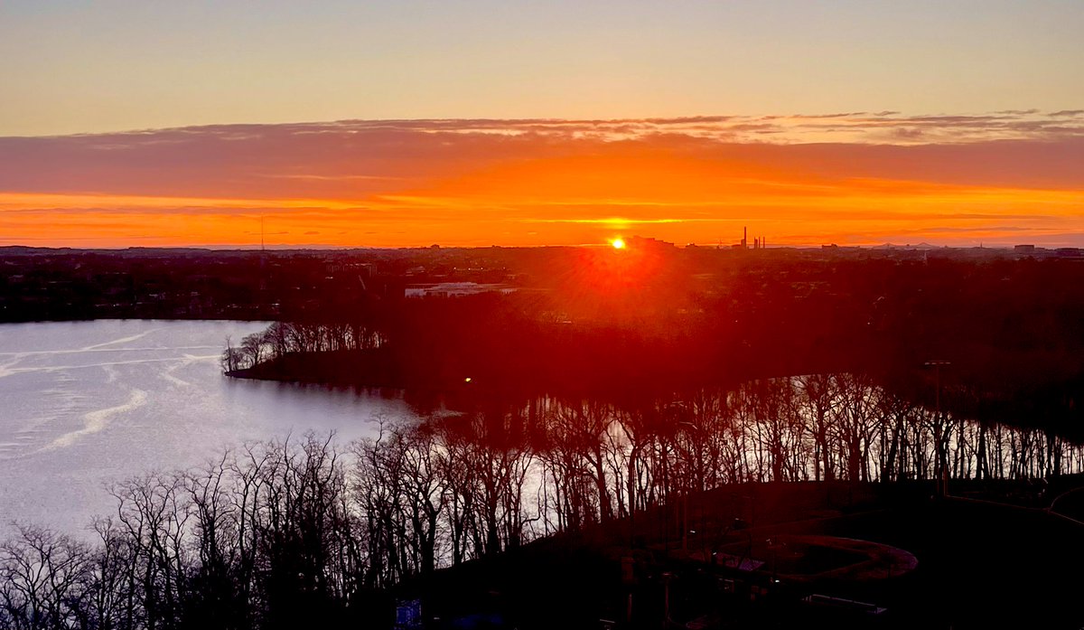 peterpayackpoet's tweet image. #Sunday #multicolored #Sunrise #Daybreak #Boston
#Skyline #clouds #FreshPond 
#Cambridge @ericfisher @Pamelanbcboston
@ShiriSpear
@Met_CindyFitz @laabs
@weatherchannel @PeteNBCBoston
@NewEnglandInfo @sarahwroblewski
#followingnecn @antoinetteA
@Pamelanbcboston
@growingwisdom