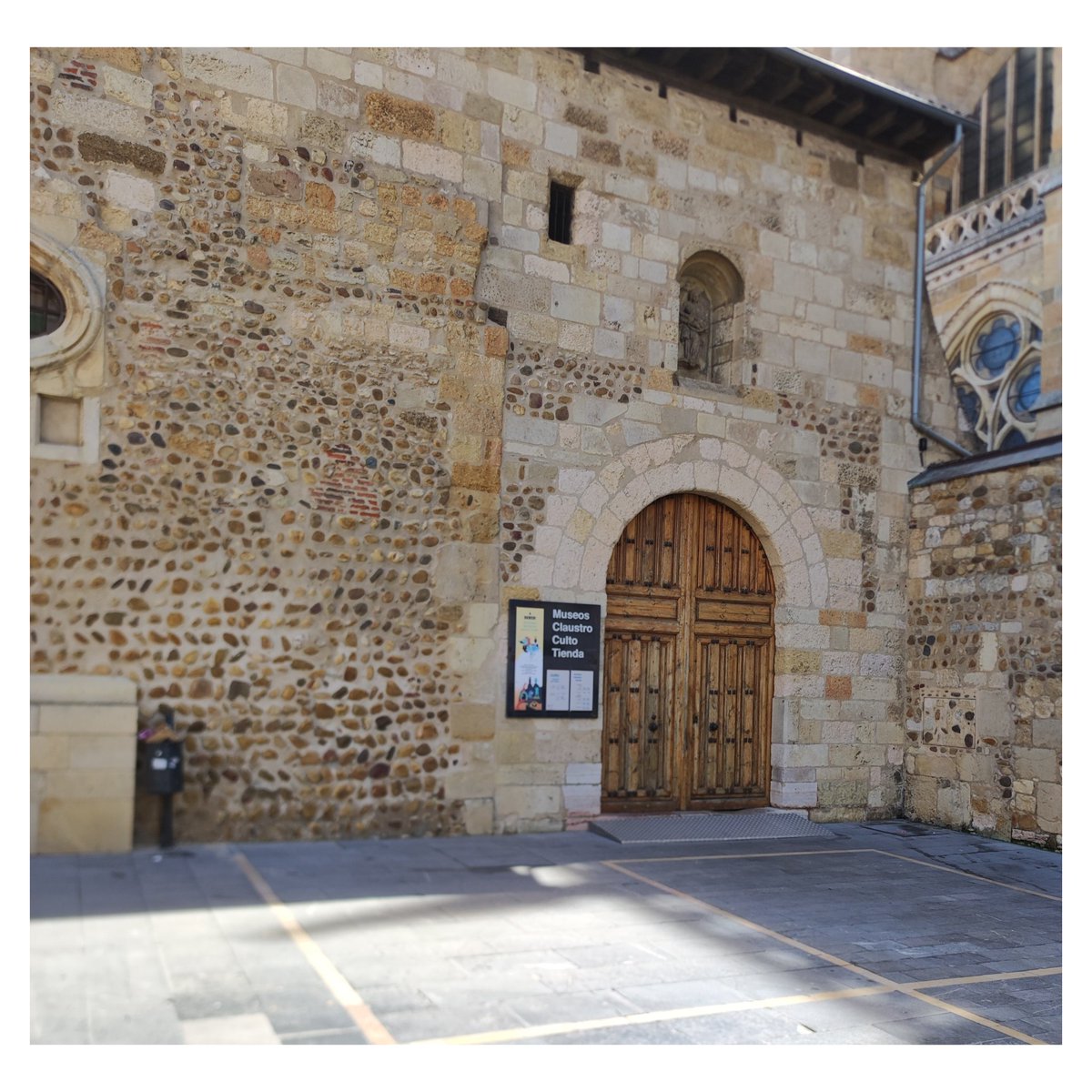 venaleon's tweet photo. Reflejos de León 
#leonparavolversiempre 
#venaleon
#leonesp https://t.co/FV8dZM41gE