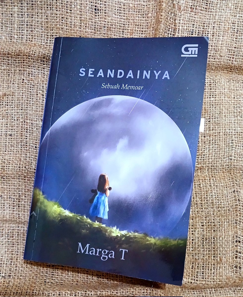 meutiafaradilla's tweet photo. Saya berterima kasih sekali pada Mbak @ayara_fh atas memoar Marga T ini. Seumur hidup saya kayaknya cuma membaca 2 novel beliau, tapi saya ingat betapa saya menikmati tulisannya. Saya ingat saya suka dengan wittiness-nya Ibu Marga T. #bukumuthe https://t.co/EgOzhJ0uGL