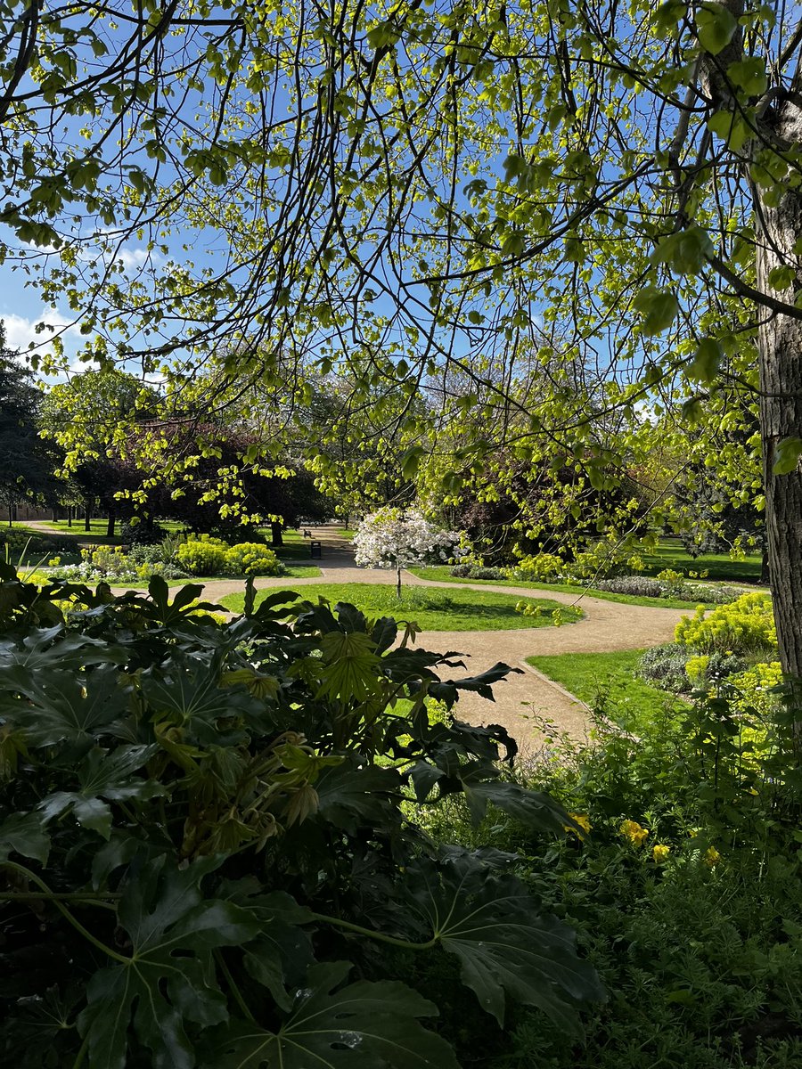 LilianGreenwood's tweet photo. Nottingham’s Memorial Gardens looking even lovelier a week later. #SpringIsBustingOutAllOver https://t.co/zgJwXPD1uY