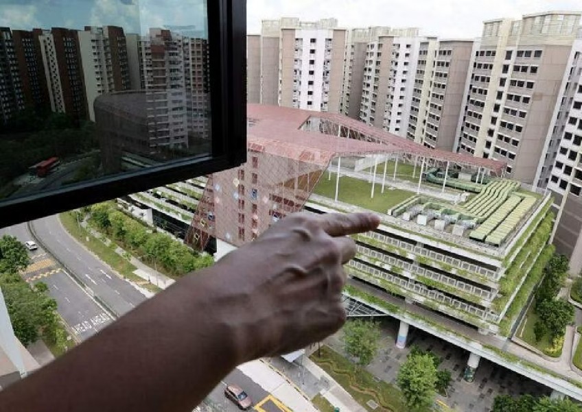 'I smell oil every day': Buangkok residents complain of foul air from 8 exhaust pipes on rooftop of neighbouring mall bit.ly/49Ri6vf