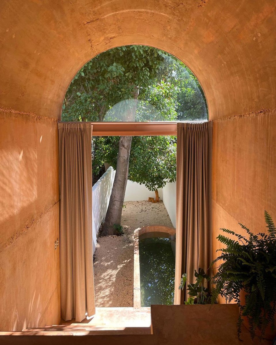 The interplay between architecture and natural elements is this tiny house's distinctive aspect, leading to a harmonious rustic and tactile atmosphere. 

Casa Vagantes Boveda by Vagantes

Photos by Cesar Belio

#designwanted #design #architecturedesign #interiordesign