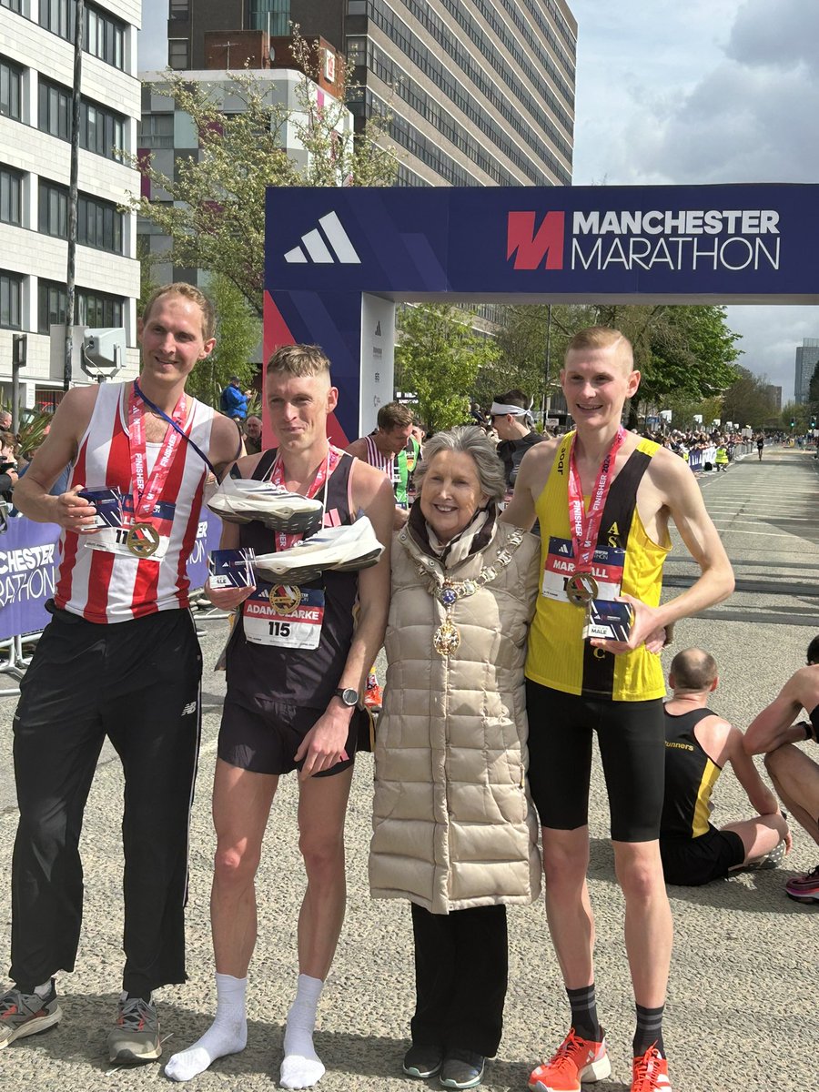Here’s the #manchestermarathon top three with Trafford Mayor Dolores O'Sullivan @MENnewsdesk @Marathon_Mcr
