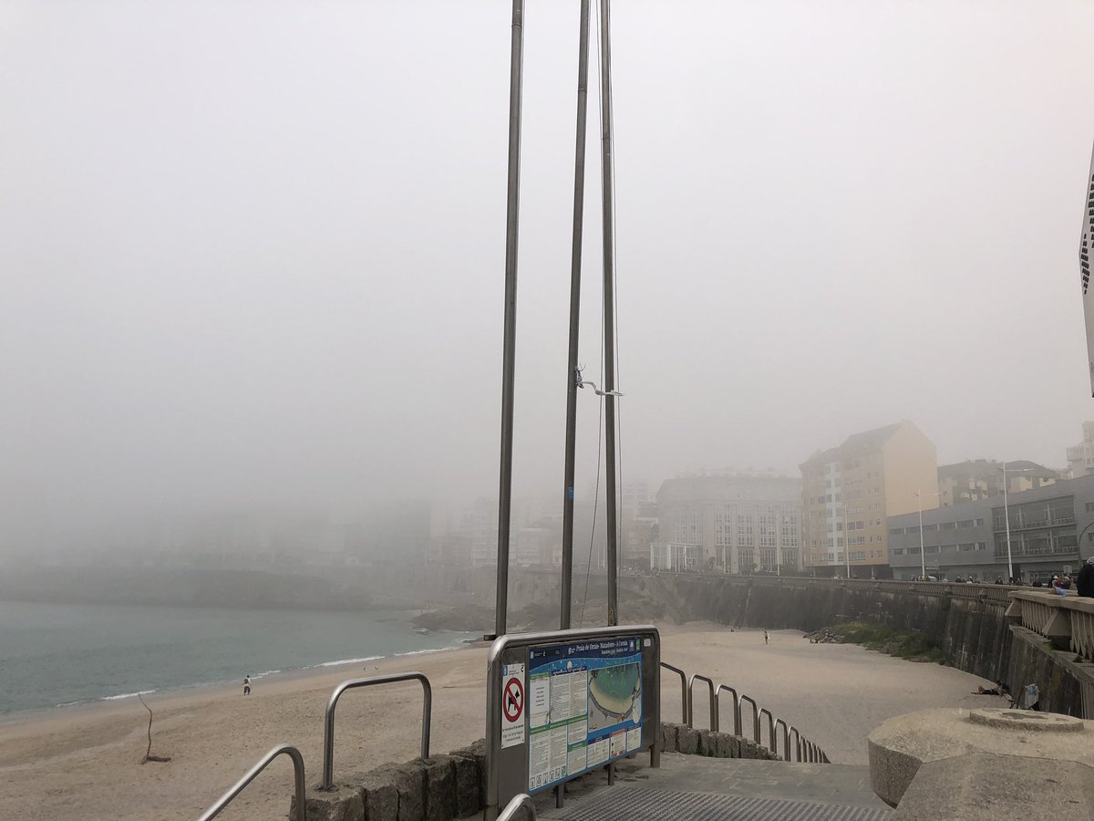 20 minutes ago this was a beach full of people putting on sun cream. Then the Galician mist had other ideas. #ACoruña
