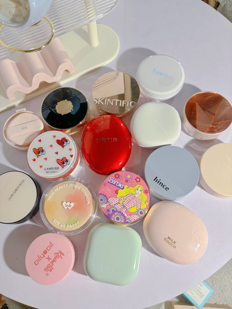 nabilahabdr's tweet photo. TOLONG SUGGEST CUSHION APA PATUT TRY NEXT. 
 
Dah try 17 cushion foundations. Tengah duk usha Y.O.U atau wardah. Sape dah try dua brand ni cer review sikit, best ke tak. Or rekemen apa2 lah yang best https://t.co/Y39SISzQ8A