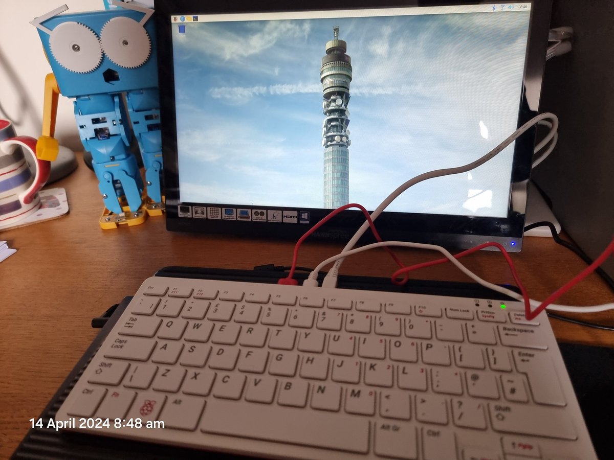 TsuiAllen's tweet image. Brilliant in person catchup with real world near neighbour @katypotts I'm serious, if I ever have a lottery win of more than £21 million, I would buy 3,500 sets of 30 @RaspberryPi_org #RaspberryPi400 so every Secondary in England could share with their local Primaries.