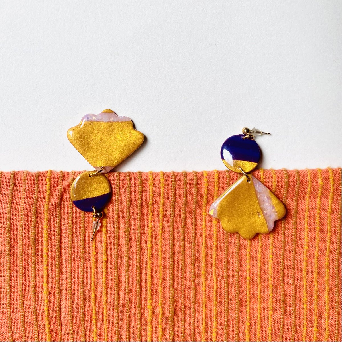 This pair emits a warm radiant glow that captivates the senses. 
Your perfect pair for a lovely Sunday by pool.

#mimojewelry #uganda #kampala #handmadejewelry #statementearrings
