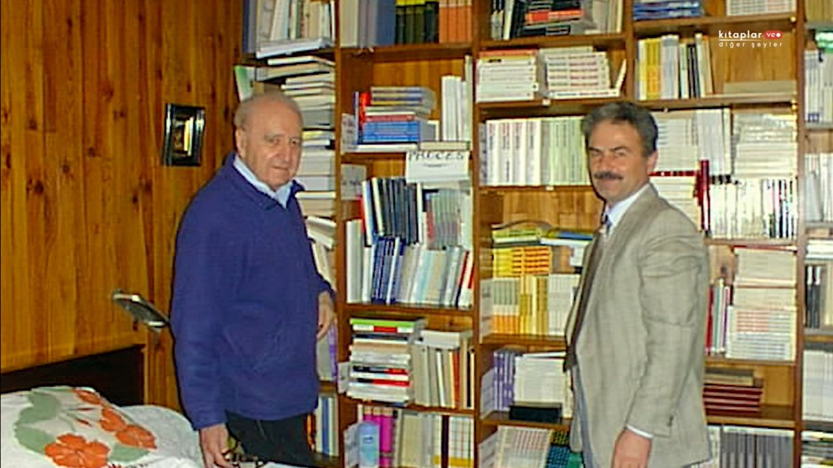 Cemal Aydın, Garaudy'nin evinde.

Cemal Bey 1983 yılında TÜYAP fuarında ilk kez tanıştığı Garaudy ile ölünceye (2012) kadar tercümanlığını yapmış ve eserlerini güzel Türkçeye çevirmiştir.

#garaudy
#rogergaraudy
#cemalaydin